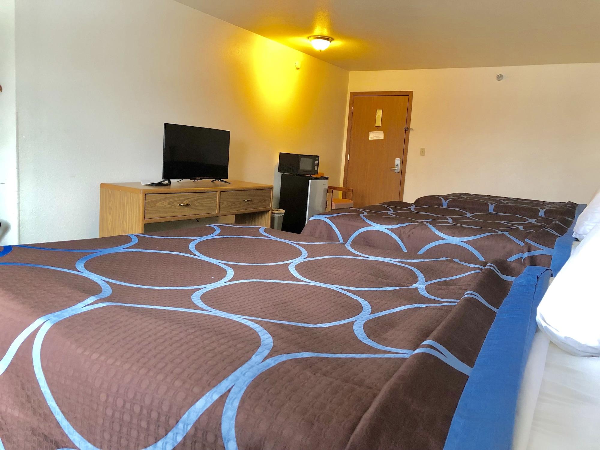 Super 8 By Wyndham Escanaba Eksteriør bilde