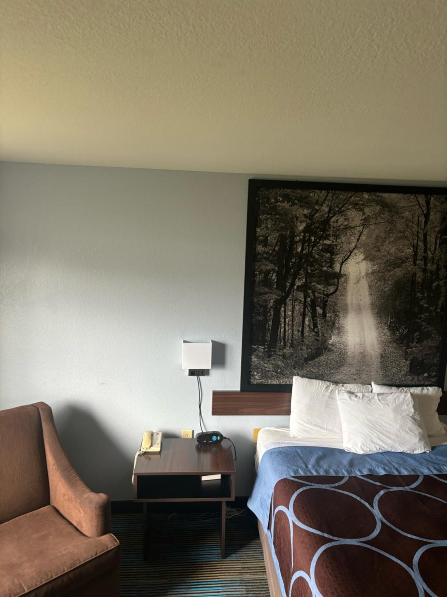Super 8 By Wyndham Escanaba Eksteriør bilde