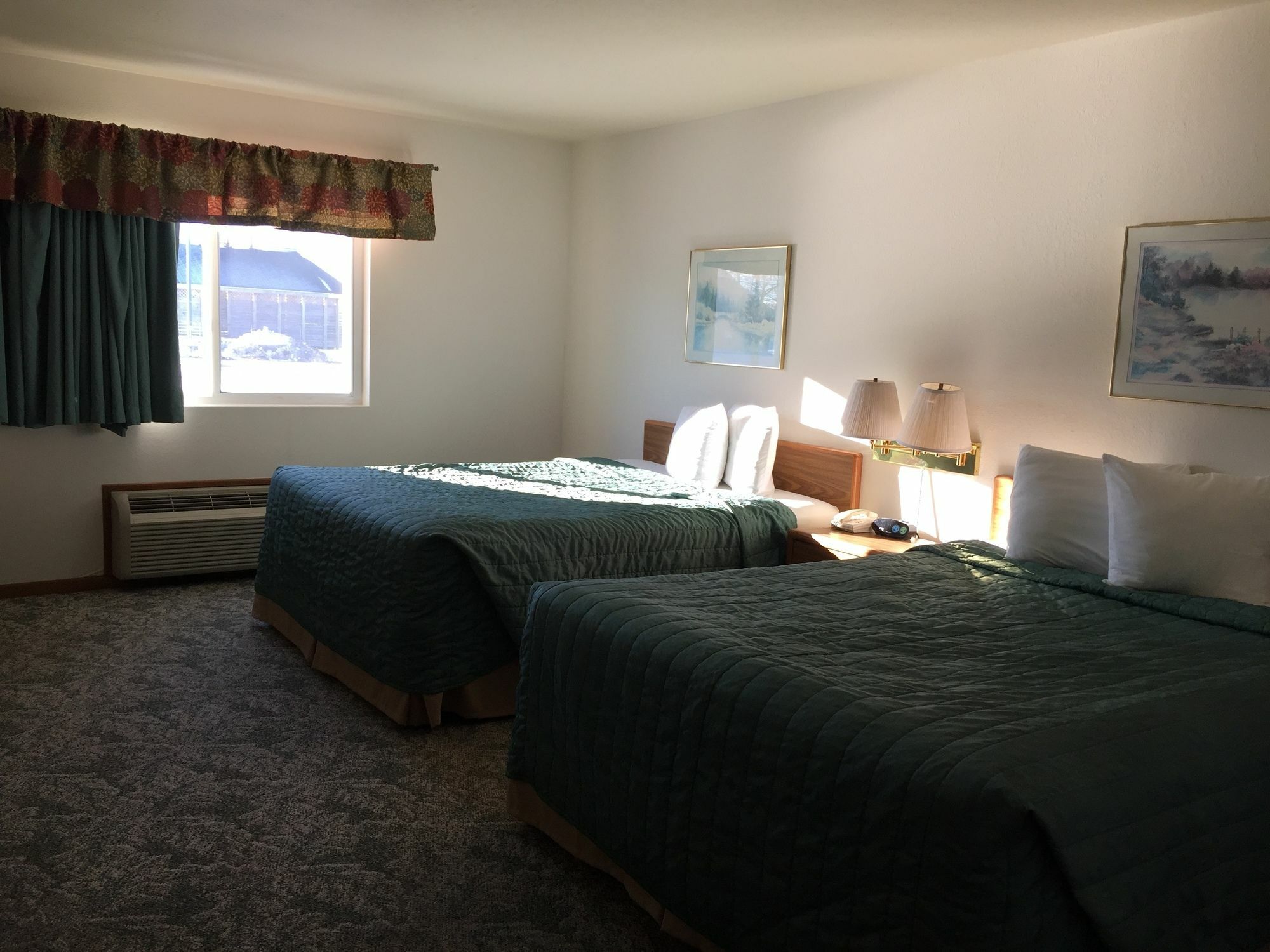Super 8 By Wyndham Escanaba Eksteriør bilde